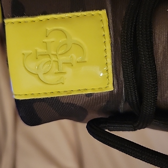 Guess camo sneakers. - Picture 2 of 5